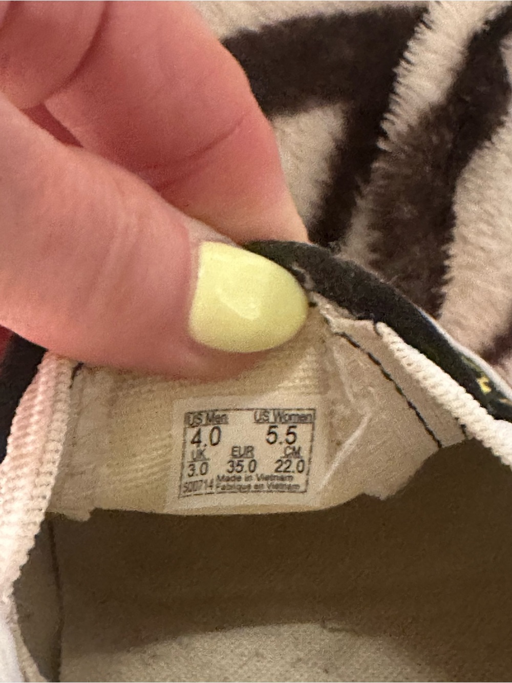 Vans Skull Print Slide Ons - Picture 5 of 7